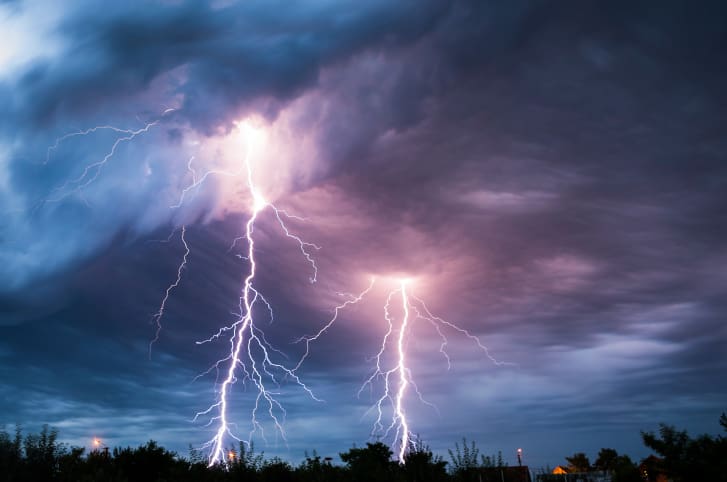lightning stikes in thunderstorms